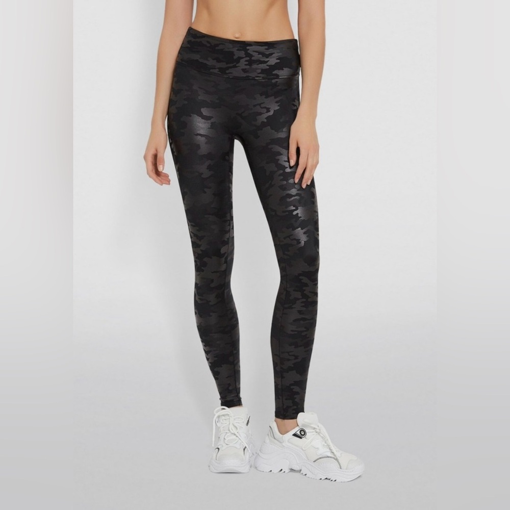 SPANX Camouflage faux leather leggings